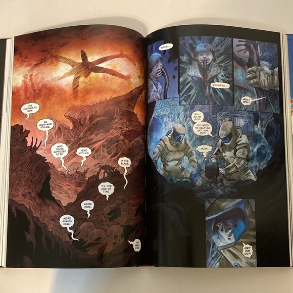 Stranger Things: Library Ed. Volume 1 & Dungeons & Dragons graphic novel books - Picture 4 of 12